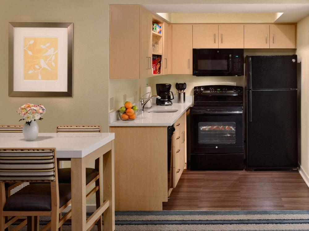 Two-Bedroom Suite with King and Queen Bed interior